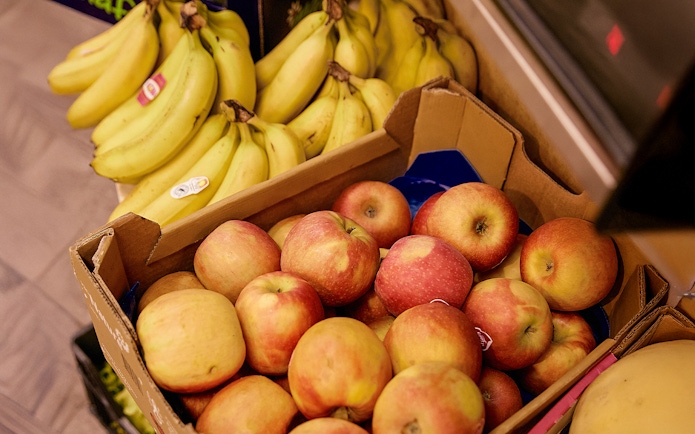 Apples and bananas displayed at Florence market food tour.