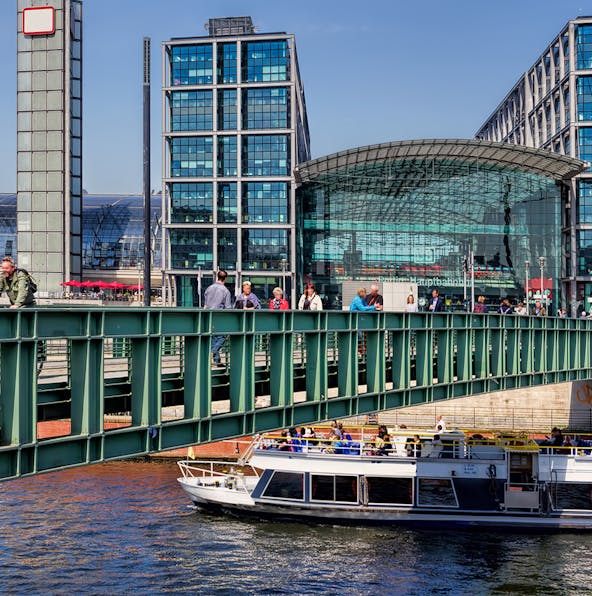 Top Berlin cruises for sightseeing & dining