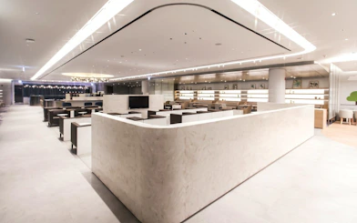 Matina Lounge seating area at Incheon International Airport Terminal 2, featuring modern design and ample seating.