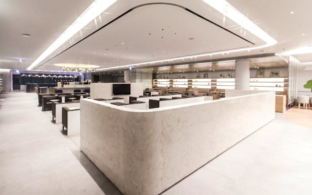 Matina Lounge seating area at Incheon International Airport Terminal 2, featuring modern design and ample seating.