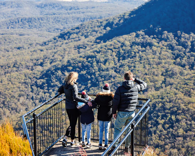 Blue Mountains Beat-the-Crowd Tour: Scenic World, Sydney Zoo & Harbour Ferry Return