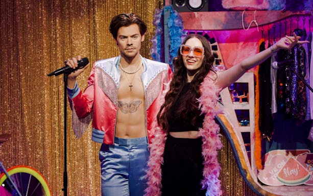 Wax figure of a performer with a microphone at Madame Tussauds, Budapest.