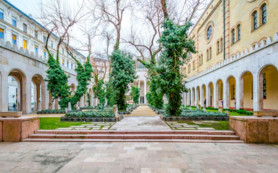 Budapest: Jewish Quarter & Ghetto Wall Memorial Guided Tour