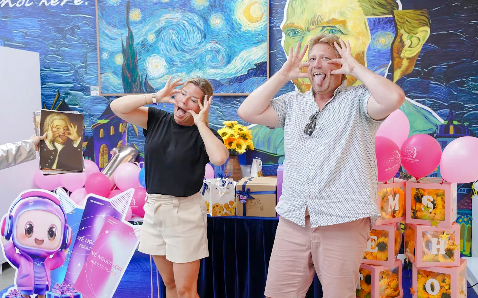 Ho Chi Minh City Van Gogh Art Experience Guided Tour with Drink at Riverside Café (Product 53046)