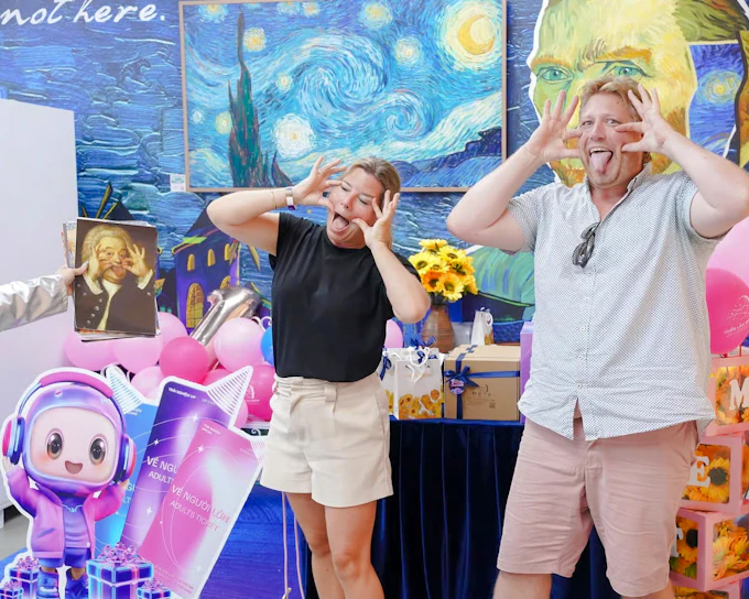 Ho Chi Minh City Van Gogh Art Experience Guided Tour with Drink at Riverside Café (Product 53046)