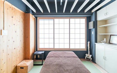 Japanese-style massage room with tatami mats and shoji screens in Hiroshima.