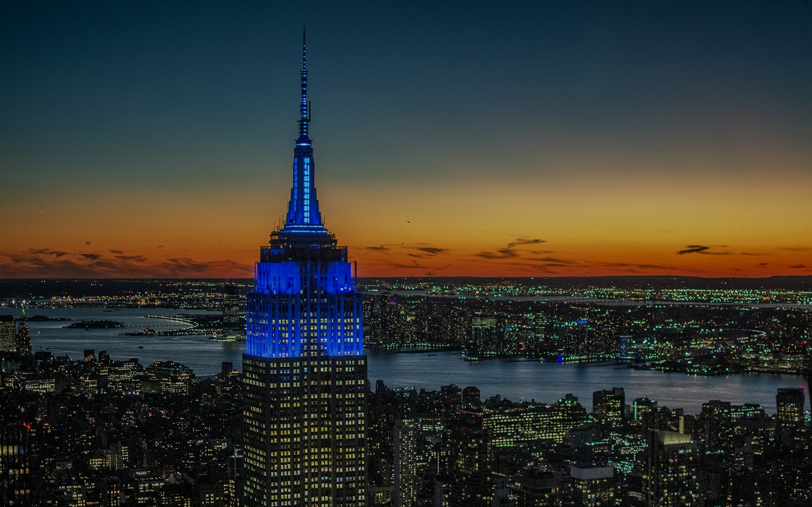 SUMMIT One Vanderbilt di notte