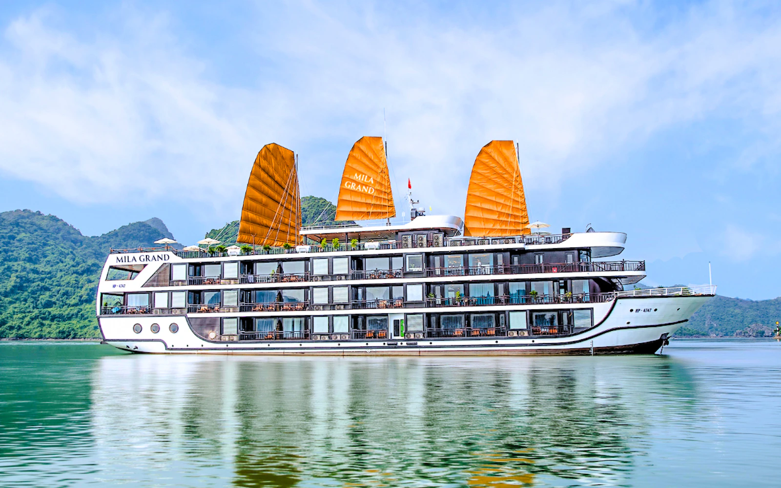 Lan Ha Bay 5-Star Premium 2D1N Cruise with Dark & Bright Cave Image 2