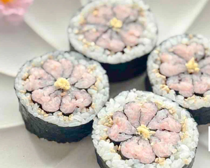 Fukuoka Decorative Sushi Roll-Making Cooking Class
