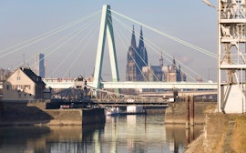 Severins Brücke (Ponte Severins)