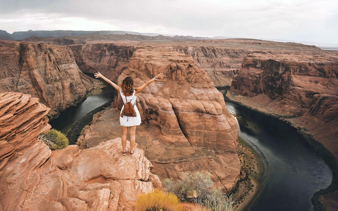 Tourist overlooking Horseshoe Bend during Lower Antelope Canyon day tour from Las Vegas.