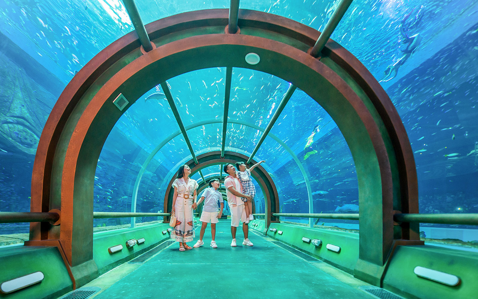 Family exploring underwater tunnel at Aquarium in VinWonders.