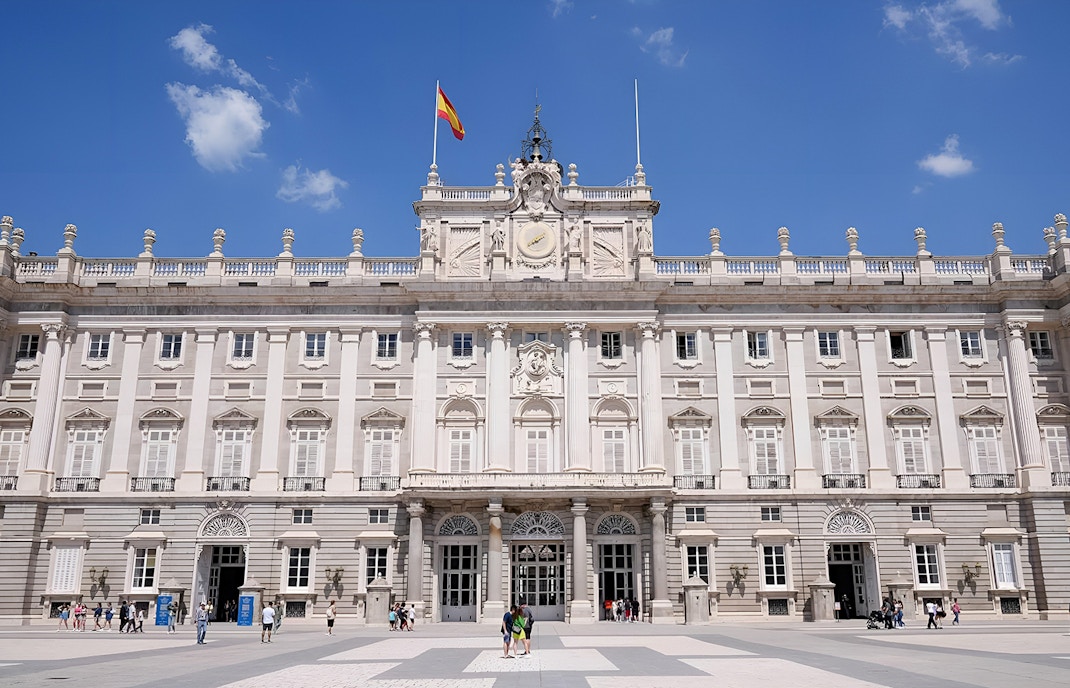 View of the Royal Palace of Madrid, showcasing its grand architecture and beautiful gardens, a must-visit attraction on a Madrid city tour