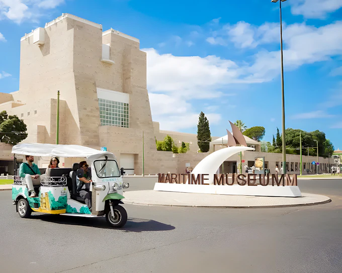 Lisbon: 5-Hour Private Tuk-Tuk Tour with Food Tastings
