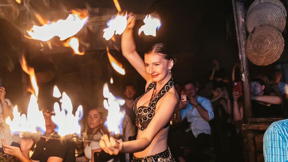 Prague: Medieval Dinner with Show & Unlimited Drinks: