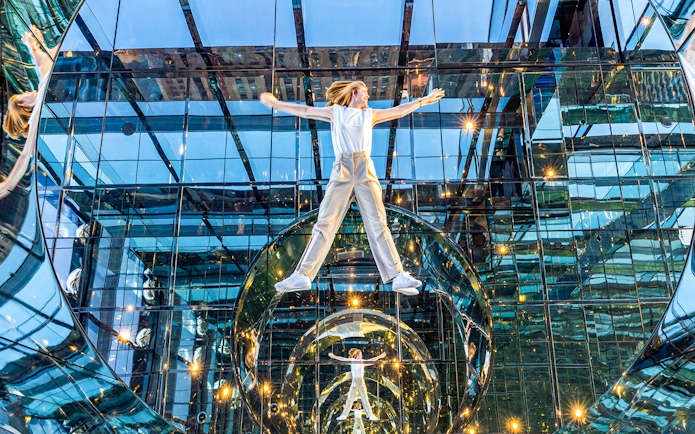 Person exploring mirrored room with reflections, part of Combo (Save 21%): 16722 + 29099 tour.