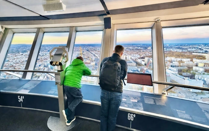 Combo (Save 5%): Illuseum Berlin + Turnul de Televiziune din Berlin skip-the-line Bilete cu intrare rapidă