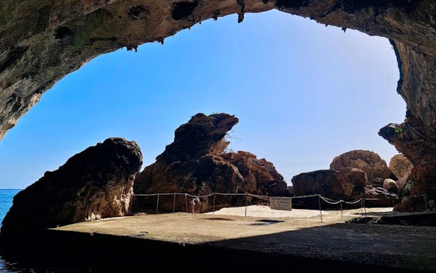 desde cala gonone: excursión guiada en lancha a las playas del golfo de orosei con esnórquel y aperitivo-4