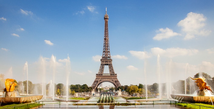 Eiffel Tower with fountains at Trocadéro Gardens, Paris, France.