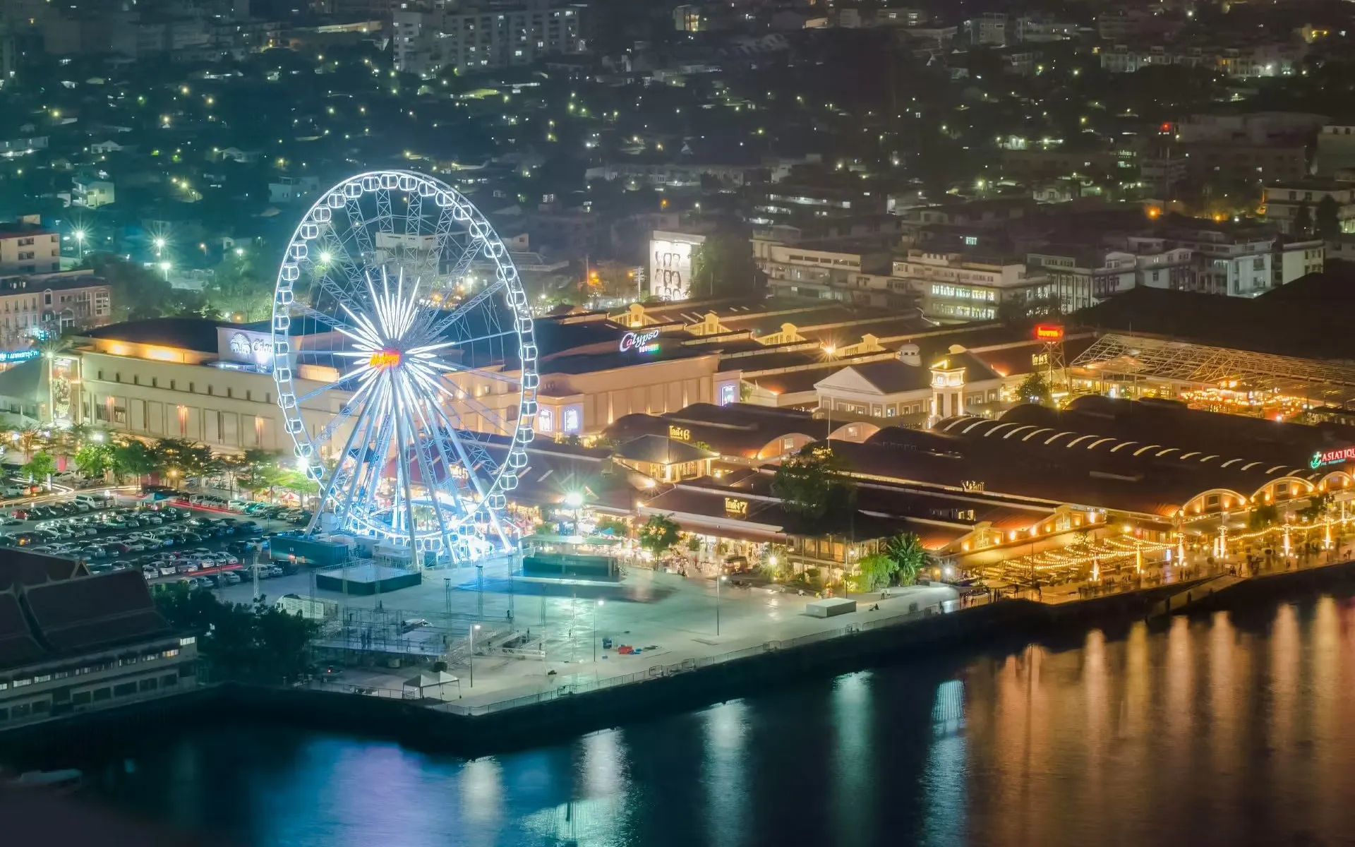 Asiatique Sky Ferris wheel illuminated at night, Asiatique The Riverfront, Bangkok, Thailand.