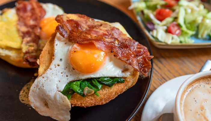 BACON ROLL, WITH FRIED EGG