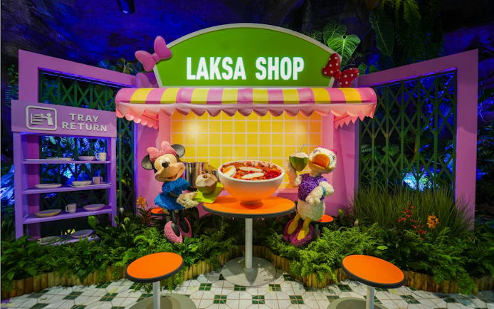 Minnie and Daisy at Laksa Shop display in Disney Garden of Wonder.