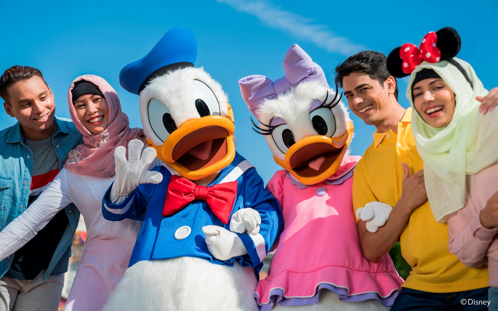Donald Duck and Daisy Duck greeting visitors at Disneyland Hong Kong.