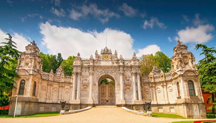 Dolmabahçe Palace - Bosphorus Cruises