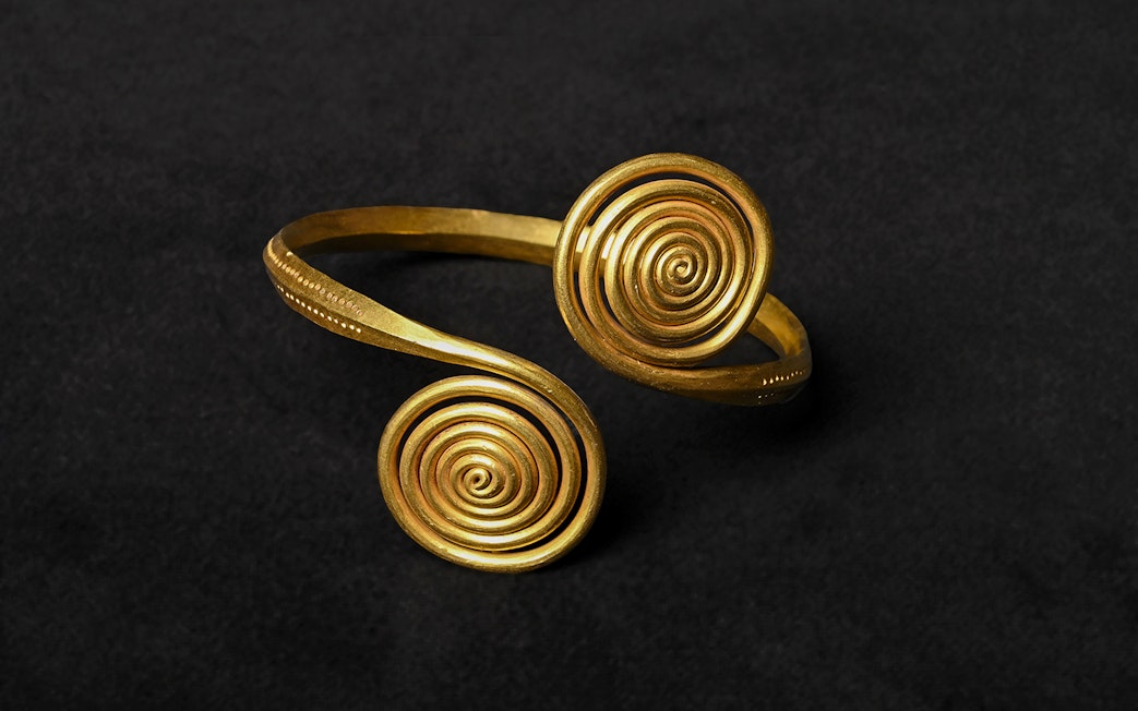 Gold spiral bracelet exhibit at Natural History Museum Vienna.