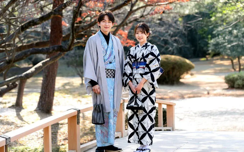 Couple in traditional kimonos at Shinjuku Gyoen National Garden, Tokyo.