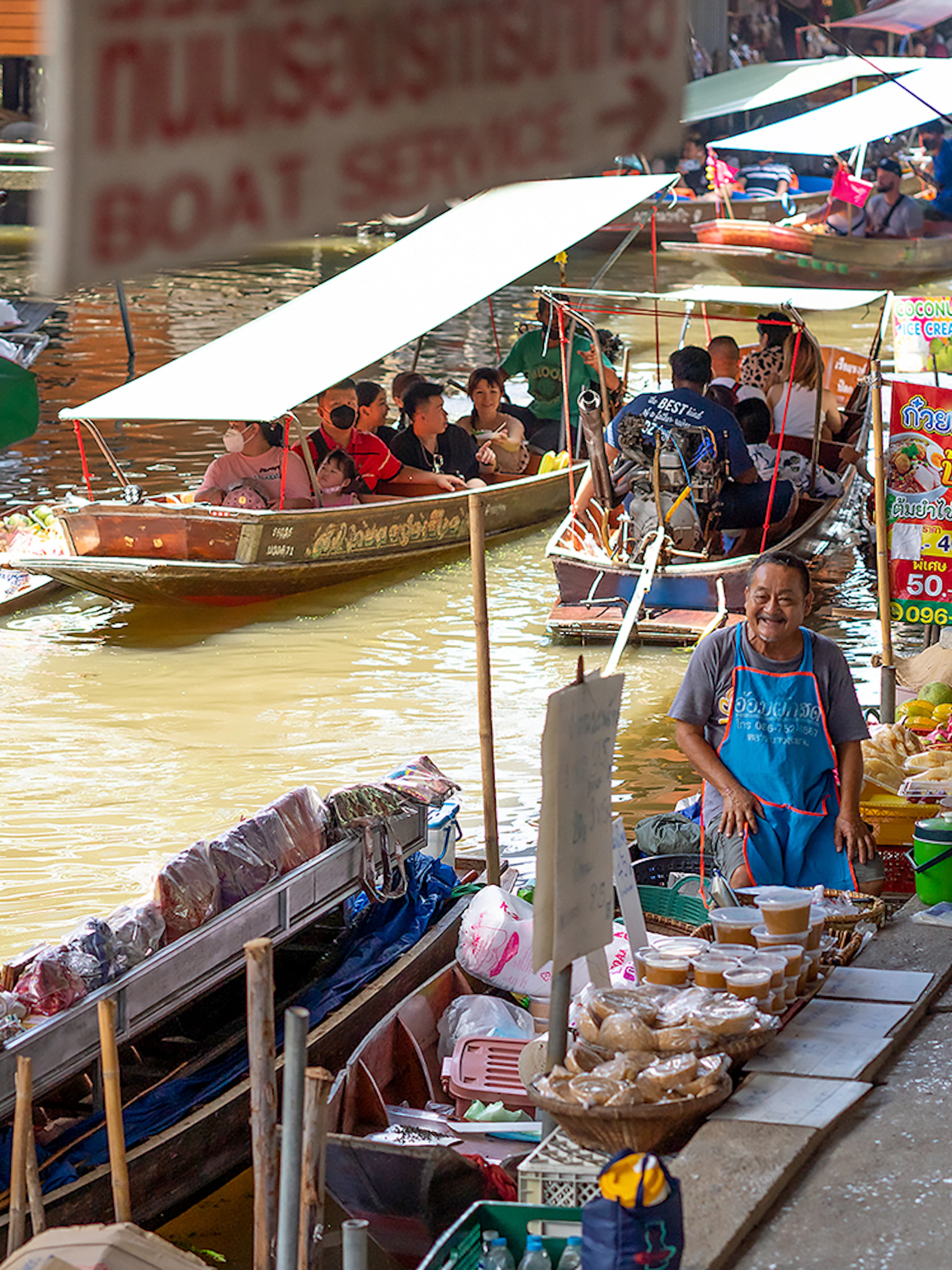 Boats with goods at Damnoen Saduak Floating Market, Bangkok tour.