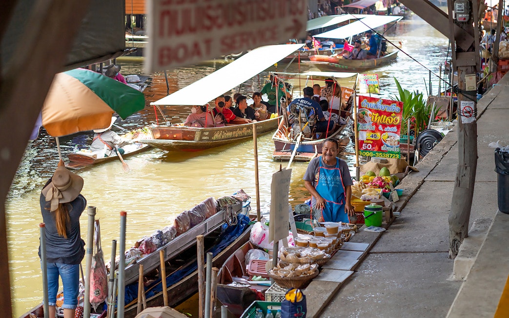 Boats with goods at Damnoen Saduak Floating Market, Bangkok tour.