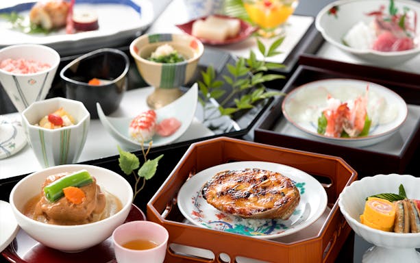 Kaiseki meal with assorted dishes at Nadaman Nihonbashiten restaurant, Tokyo.