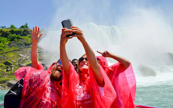 4-Hour Niagara Falls Boat Tour, Lunch & Maple Syrup Tasting