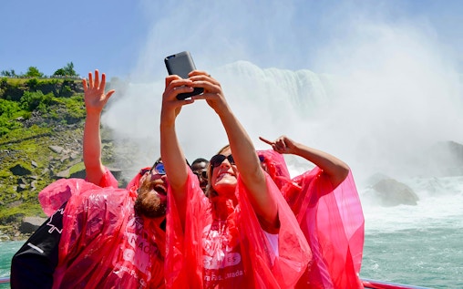 4-Hour Niagara Falls Boat Tour, Lunch & Maple Syrup Tasting