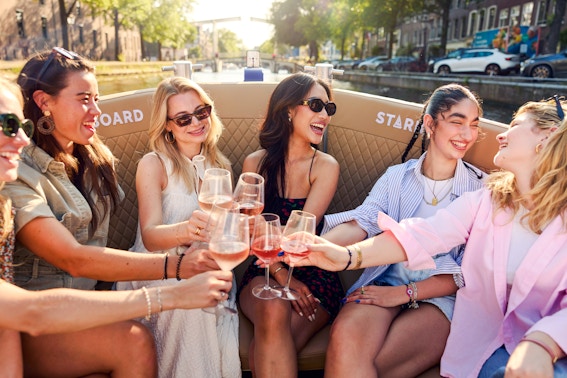 amsterdam: luxe rondvaart over de grachten van 1 uur in een elektrische boot met bar aan boord-5