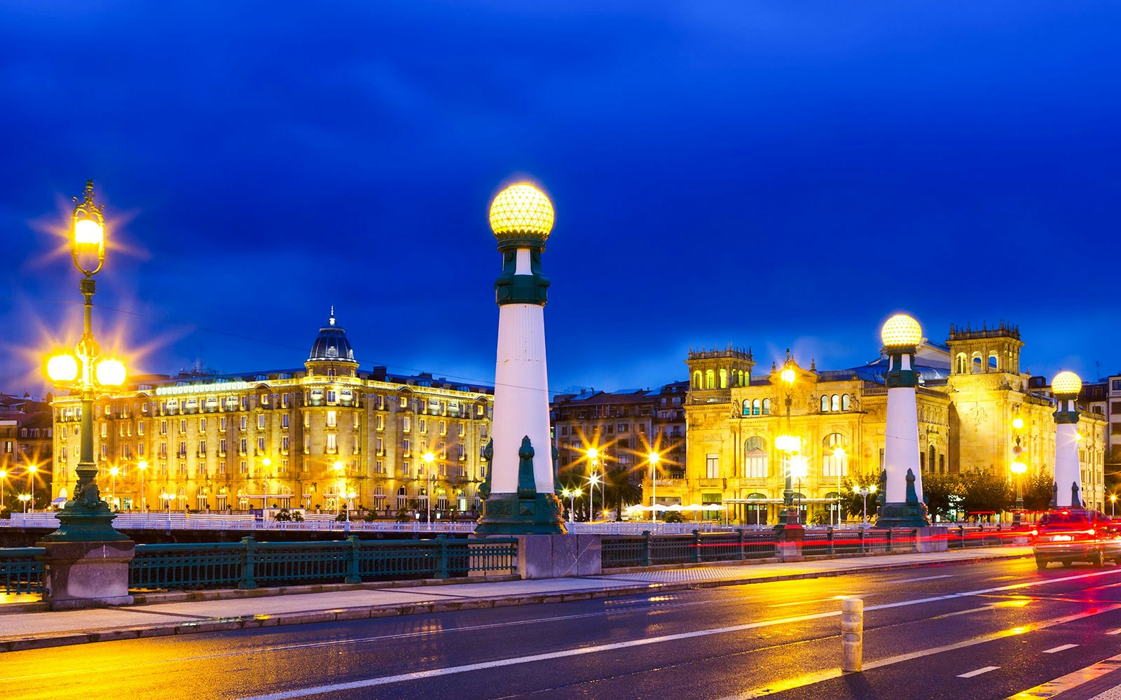 san telmo streets at night