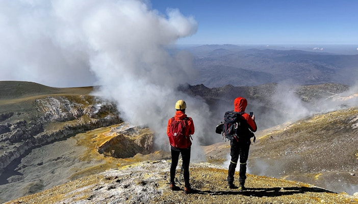 Laghetto crater (~2,580m)