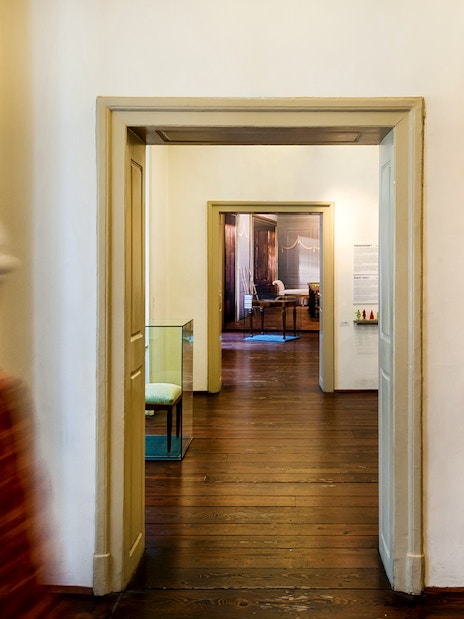 Guests walking through Mozarthaus Vienna exhibit rooms.