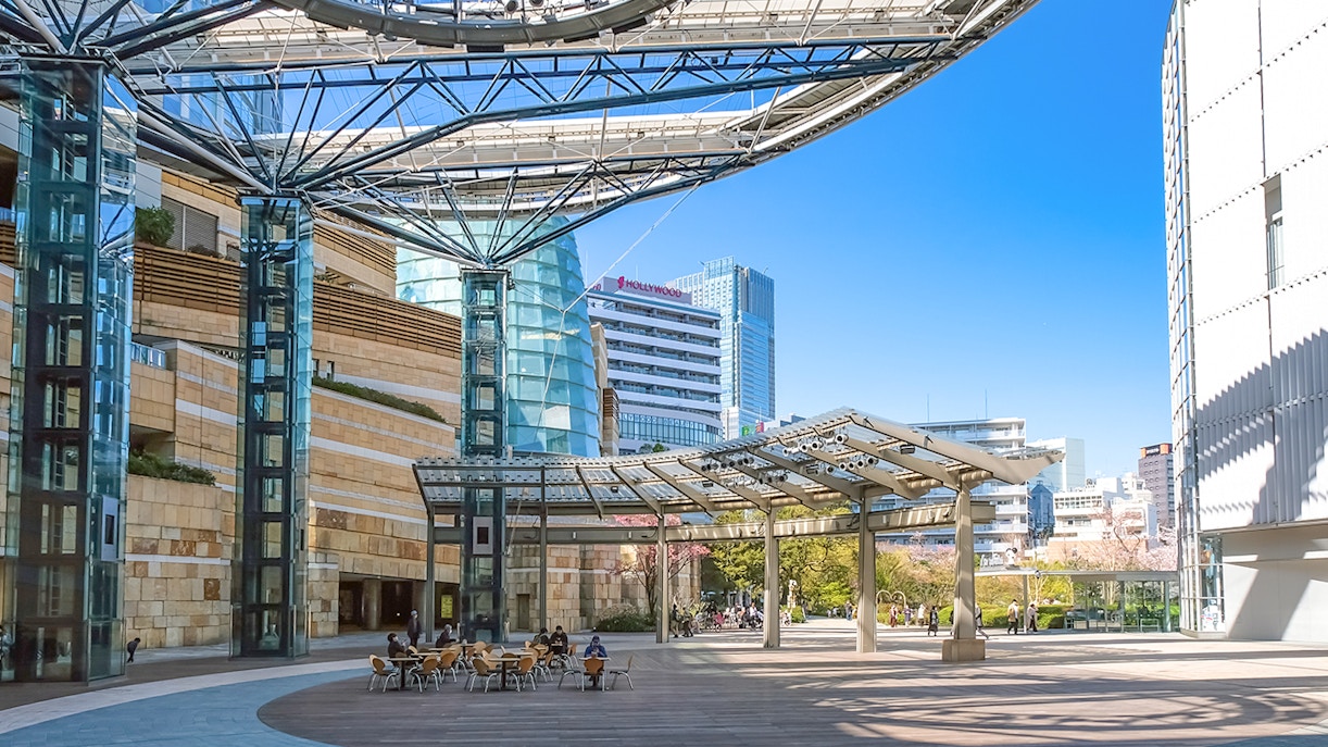 Roppongi Hills Arena in Tokyo, Japan, featuring modern architecture and outdoor seating.