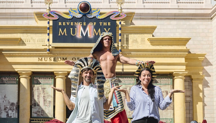 Guests posing with staff in Egyptian costumes at Revenge of the Mummy, Universal Studios Orlando.