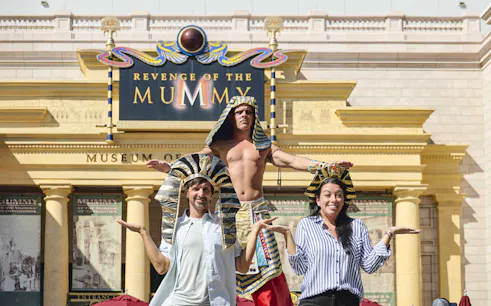 Guests posing with staff in Egyptian costumes at Revenge of the Mummy, Universal Studios Orlando.