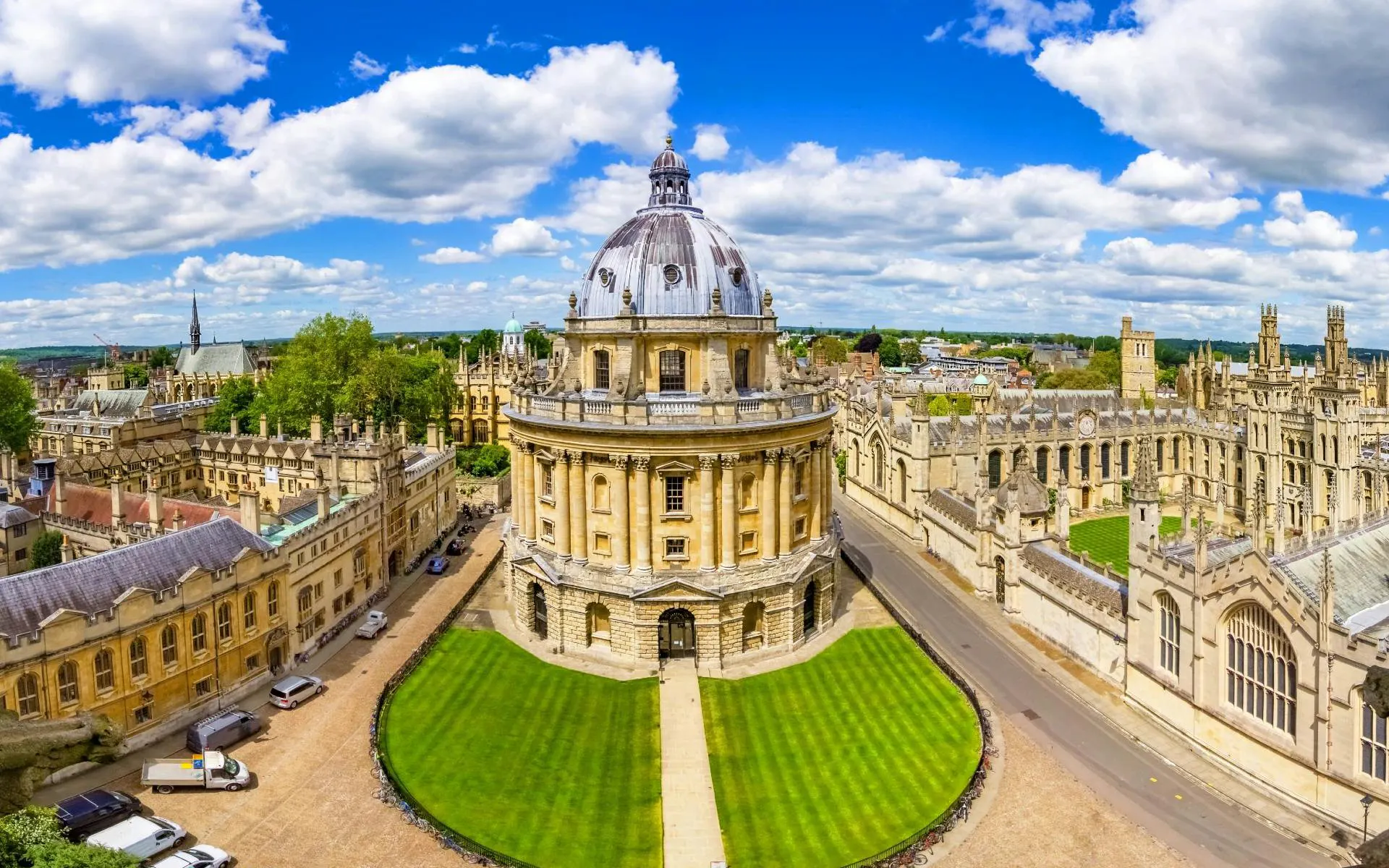 Radcliffe Camera at the University of Oxford, surrounded by historic architecture and green lawns.