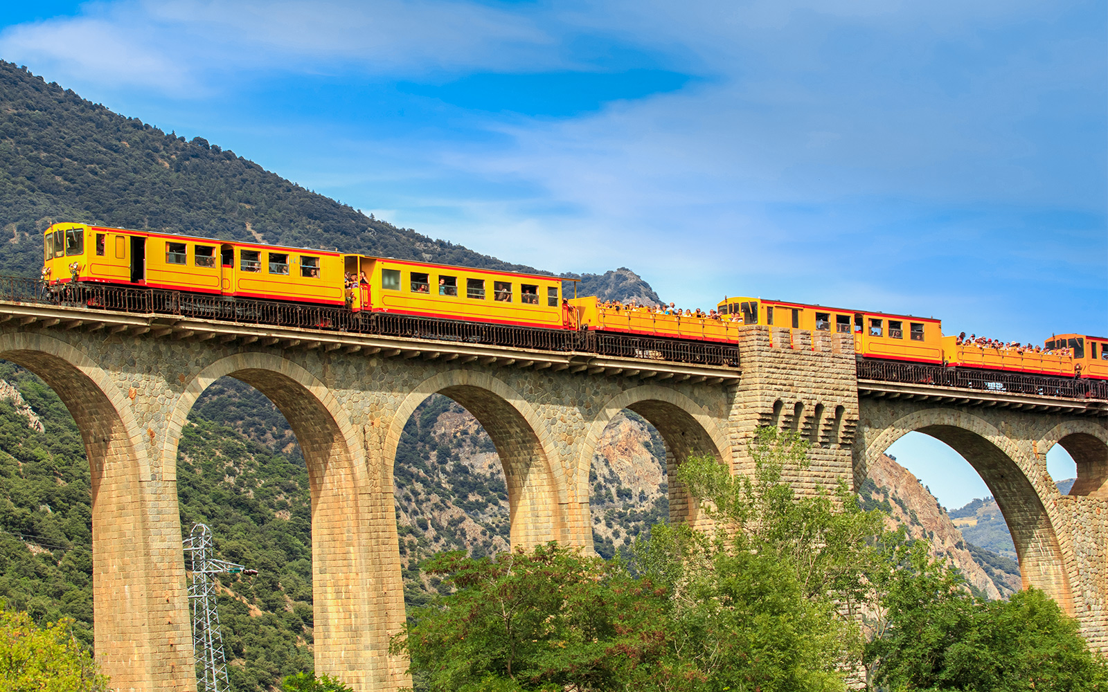 pases de tren europa Little Yellow Train