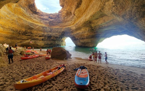 benagil : visite guidée en kayak à la découverte des grottes, des plages et des coins secrets-3