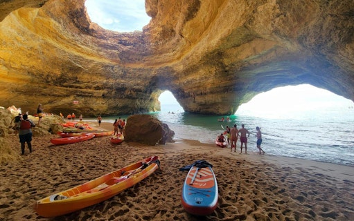 benagil : visite guidée en kayak à la découverte des grottes, des plages et des coins secrets-3