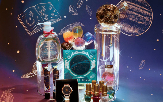 Close-up of artifacts at Konica Minolta Planetaria TOKYO Ginza, featuring celestial-themed items.