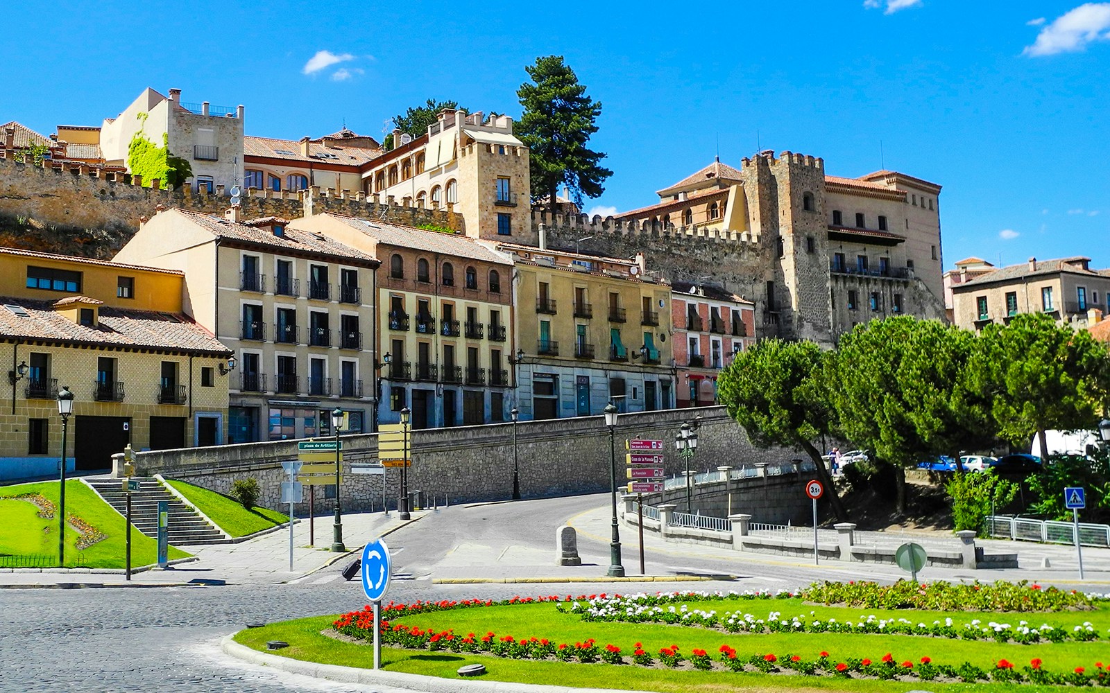 Azoguejo Square