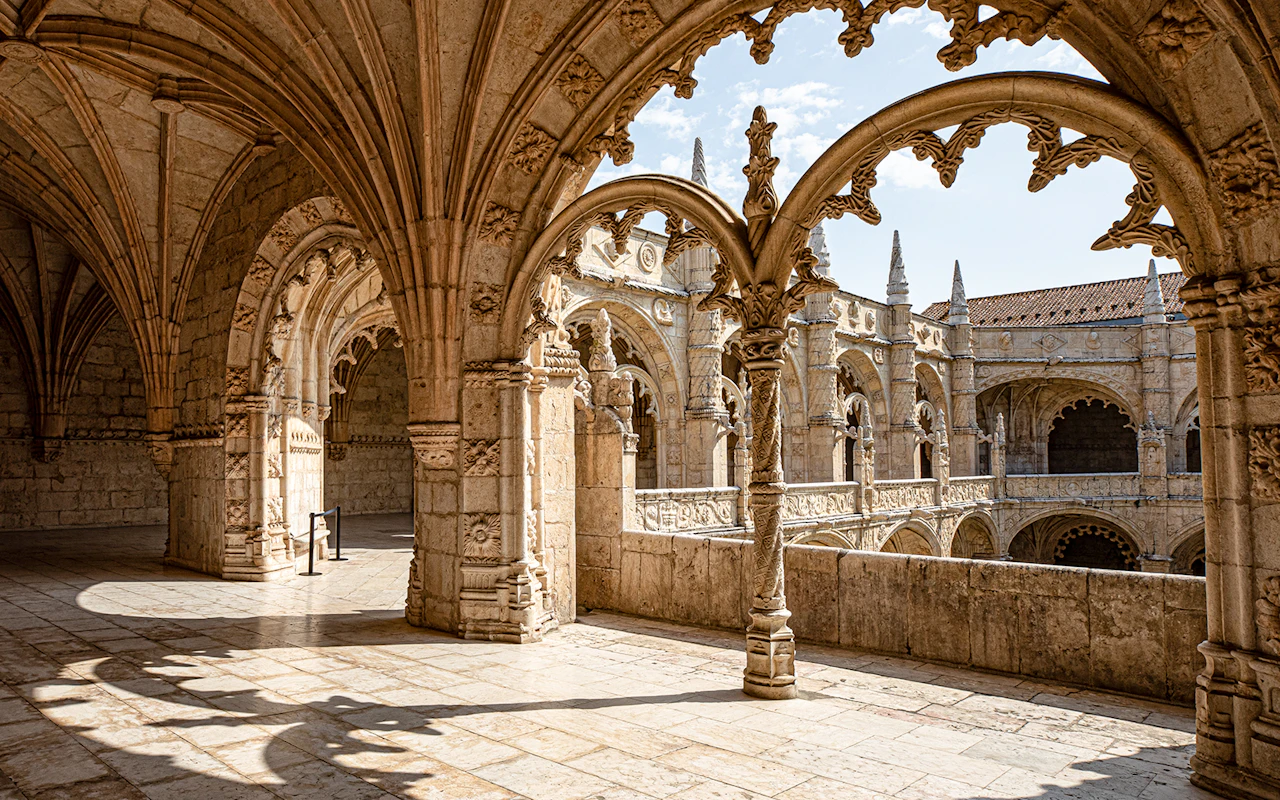 Combo : Billets pour un Fado dans le quartier de Chiado + Monastère des Hiéronymites + Tour de Belém — 9