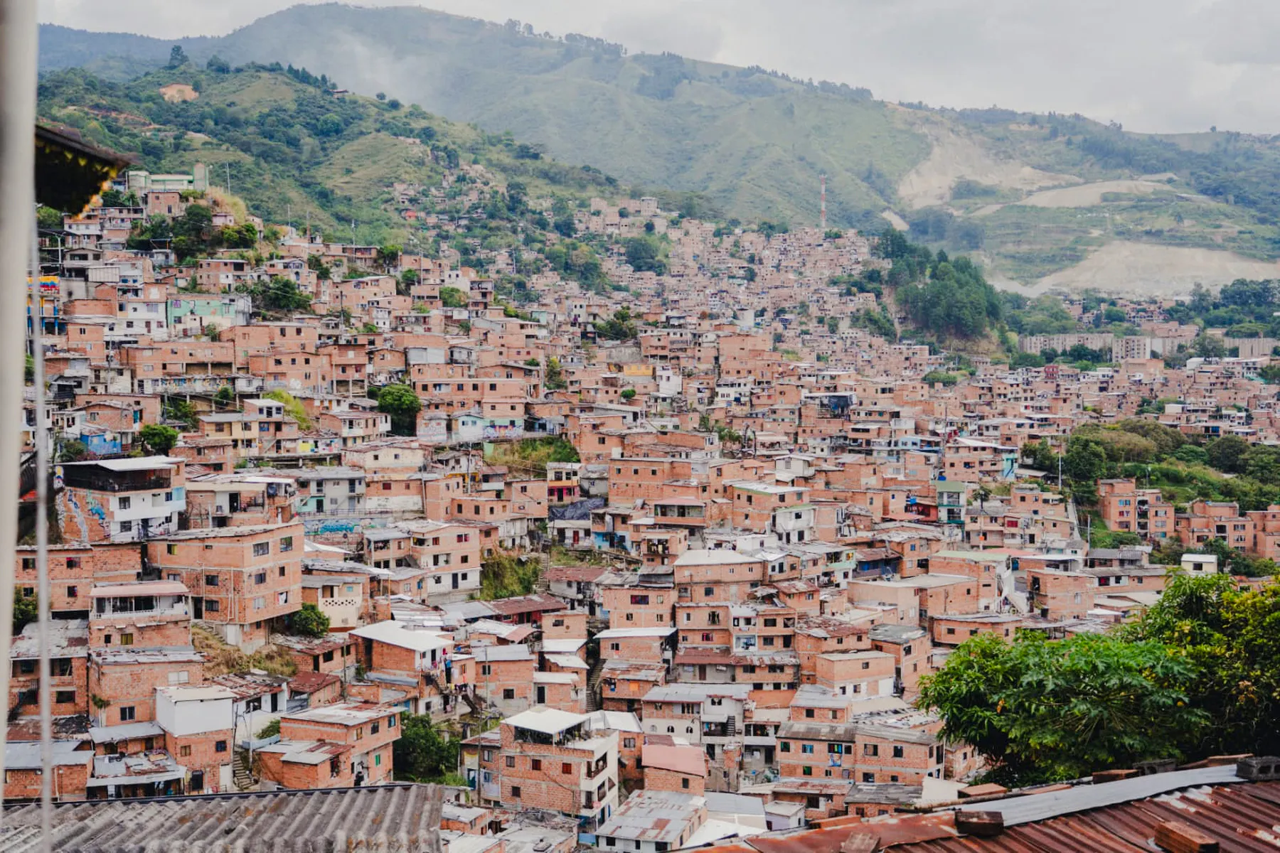 medellin comuna 13 street art walking tour with street food tastings-6